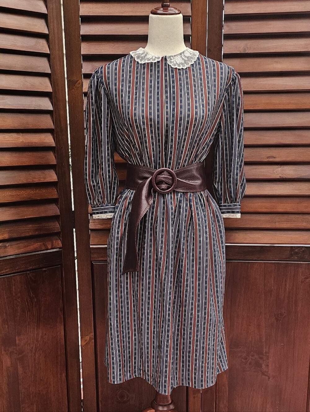 Vintage Striped Lace-Collar Midi Dress in Burgundy and Navy